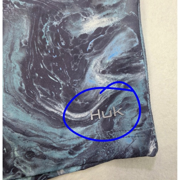 Huk Hybrid Shorts Men 32 LIMITED USE Performance Fishing Pockets Blue Water Camo - Picture 2 of 9